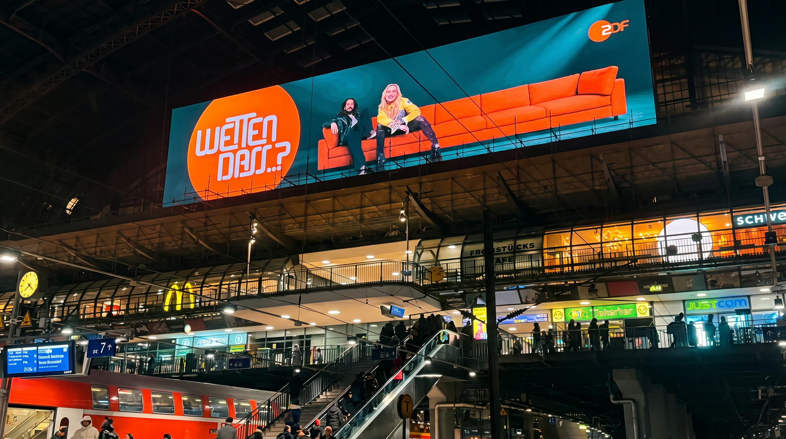 Wetten, dass..? reveal lit up on The Whale screen, Hamburg Hauptbahnhof